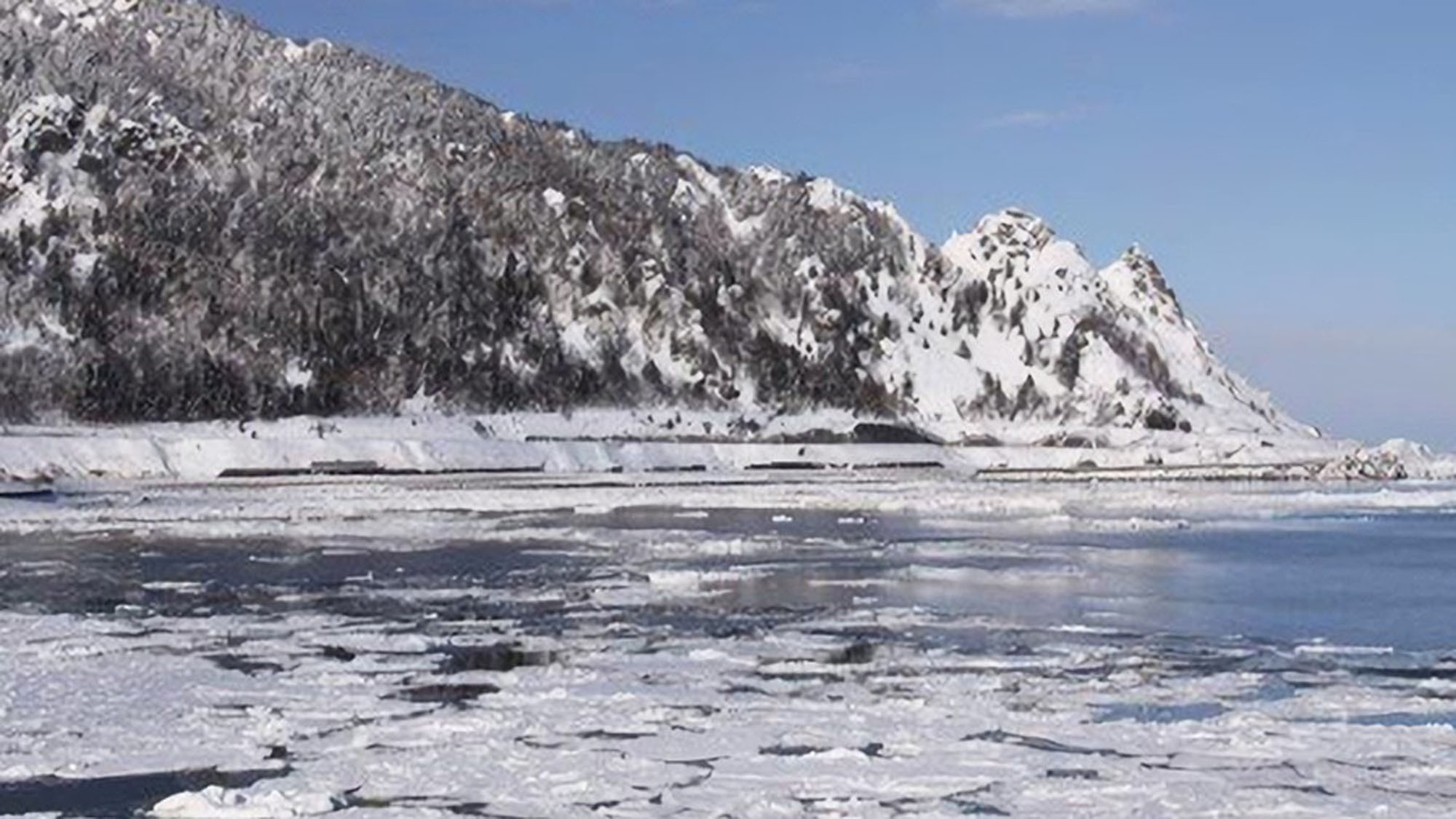 【流氷】枝幸の海は1月〜2月になると、一面が流氷に覆われます。