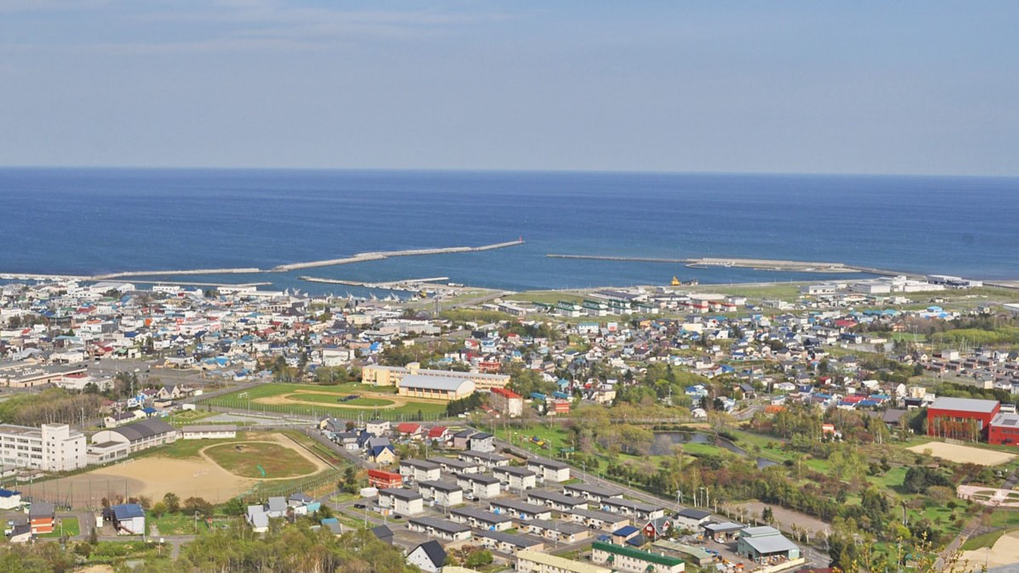 【周辺情報】三笠山展望閣からの景色。枝幸町内を一望できます。