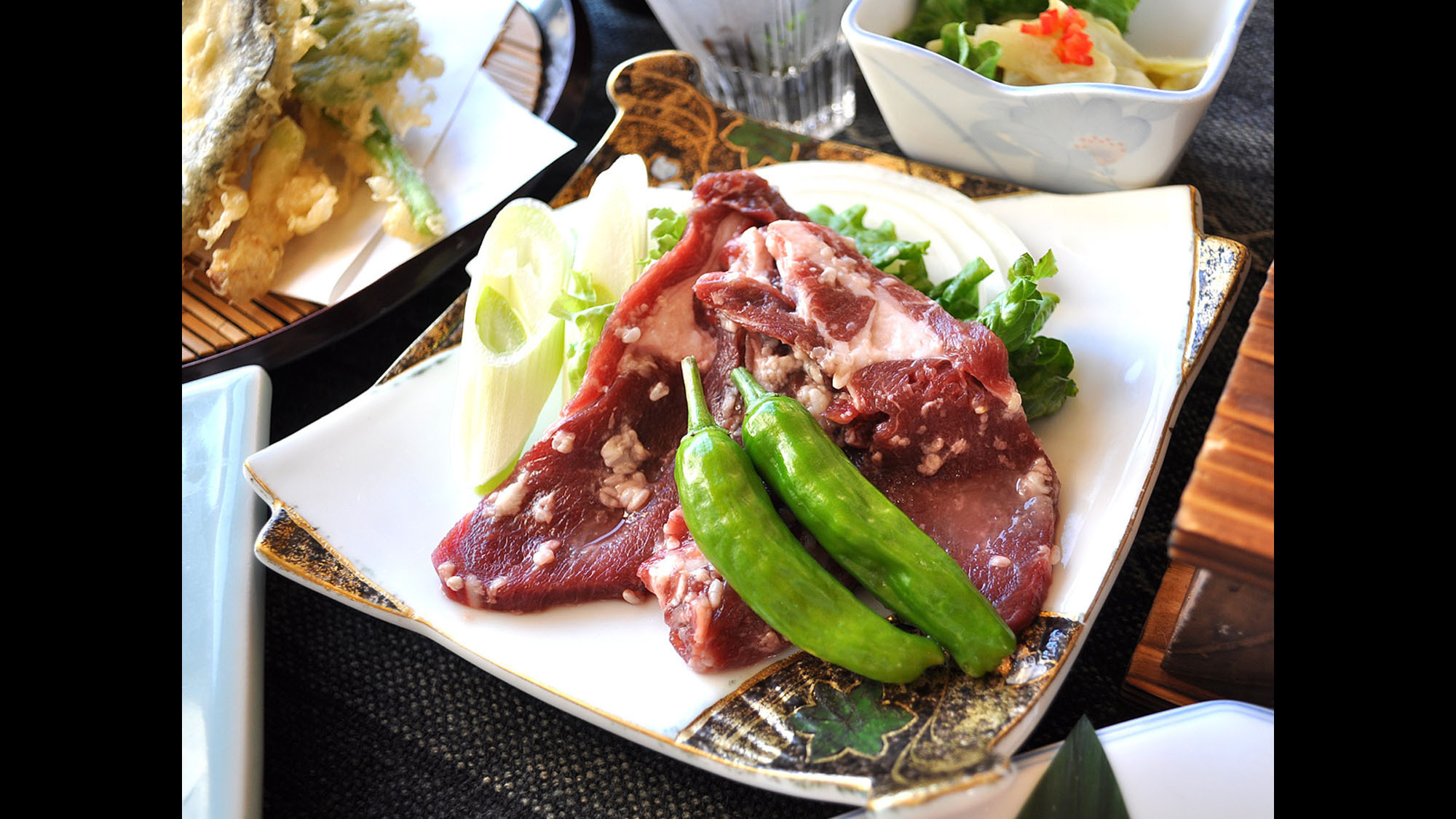 【夕食一例／おもてなしプラン】鹿肉は柔らかくとってもジューシーですよ。