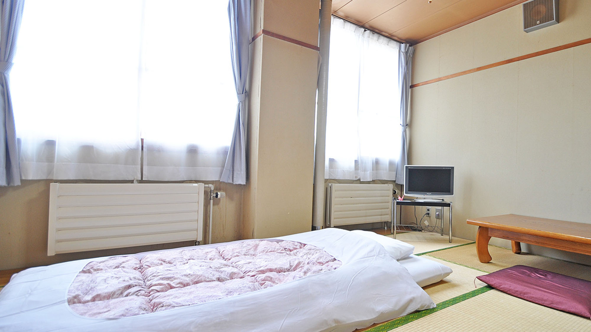 Utanobori Green Park Hotel Utanobori Green Park Hotel is conveniently located in the popular Esashi area. The property has everything you need for a comfortable stay. Laundromat, restaurant, vending machine, shops, fax or photo