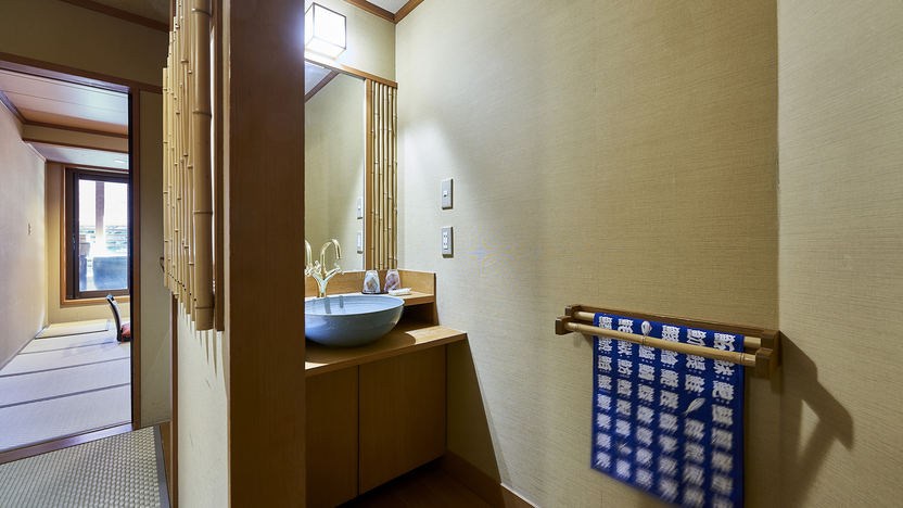 「万作」「りんどう」客室には、テラスにプチ露天風呂が。源泉100％四万温泉がお部屋で楽しめます。