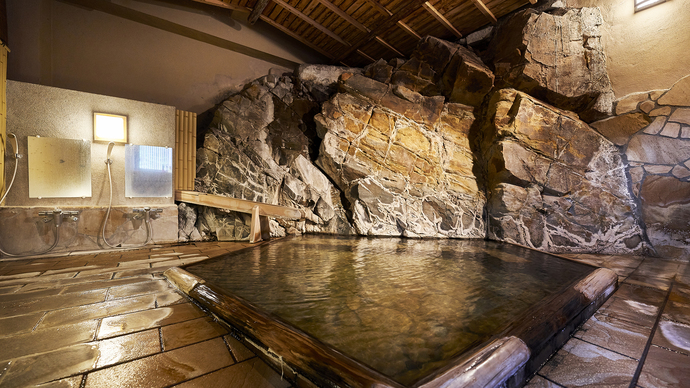 約25畳の広さ「大岩風呂」と、「絶景露天風呂」を両方貸切で利用できます