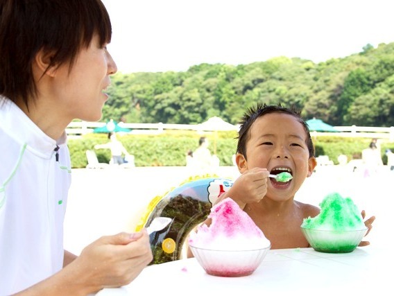 夏季限定の屋外プール