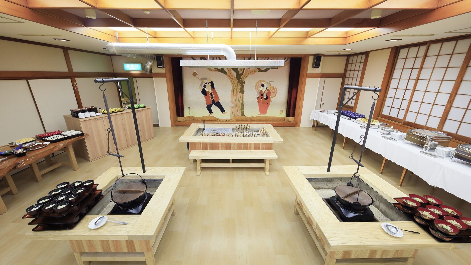 【囲炉裏ダイニング”;善”;】リニューアルした食事会場。囲炉裏がポイントです