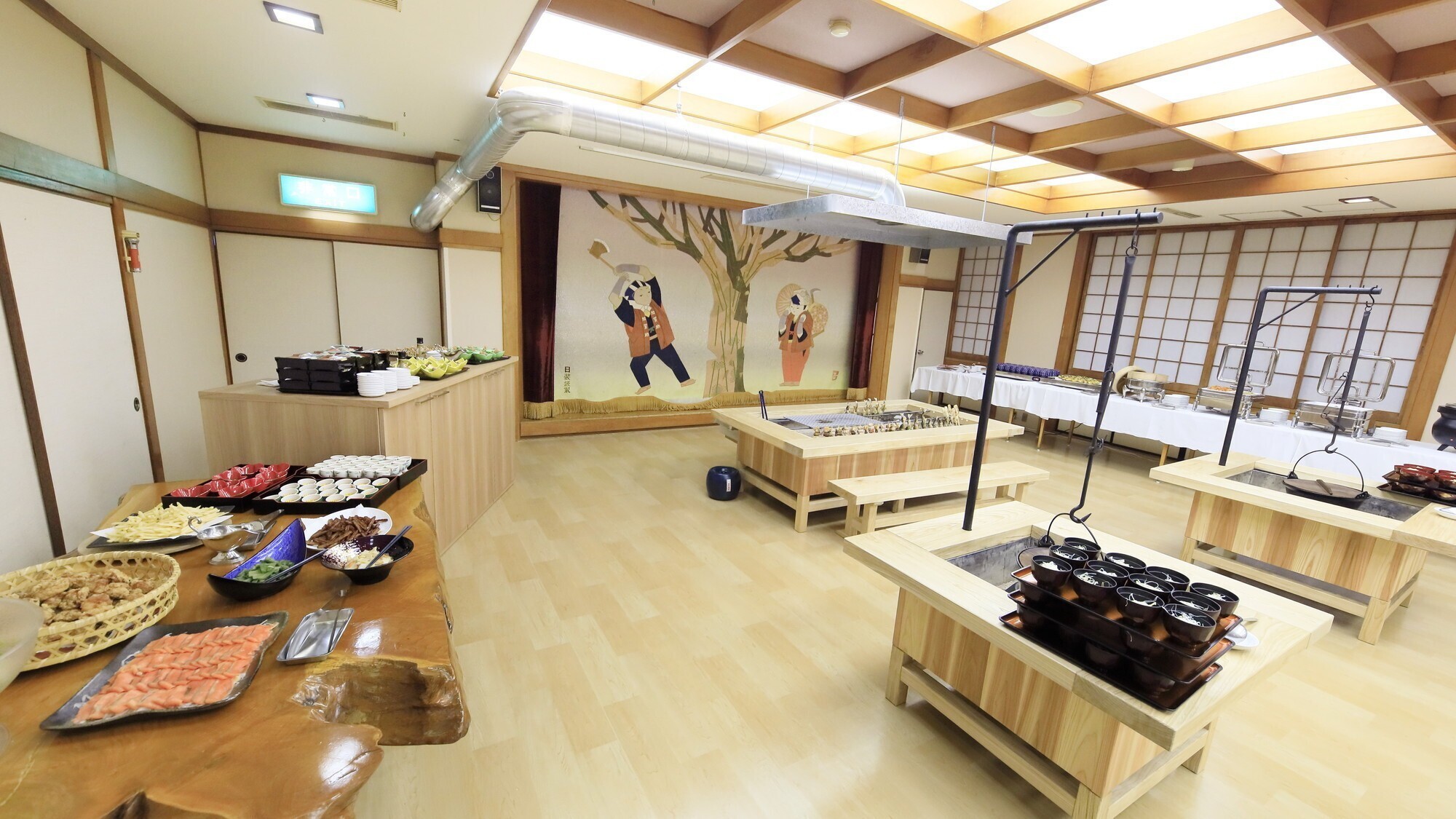 【囲炉裏ダイニング”;善”;】リニューアルした食事会場。囲炉裏がポイントです