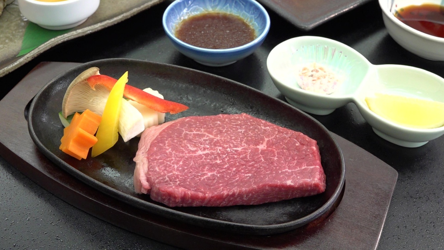【選べるメイン】地元が誇るブランド牛！雫石牛のステーキ 100g