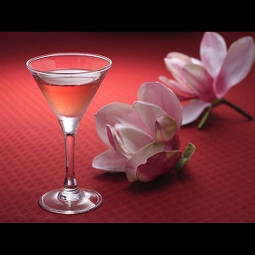 お食事の始まりは食前酒オリジナルカクテル「月の魔法」