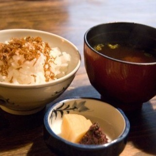 【和食】ご飯にお味噌汁。日本人でよかったなぁ〜と思える瞬間です。