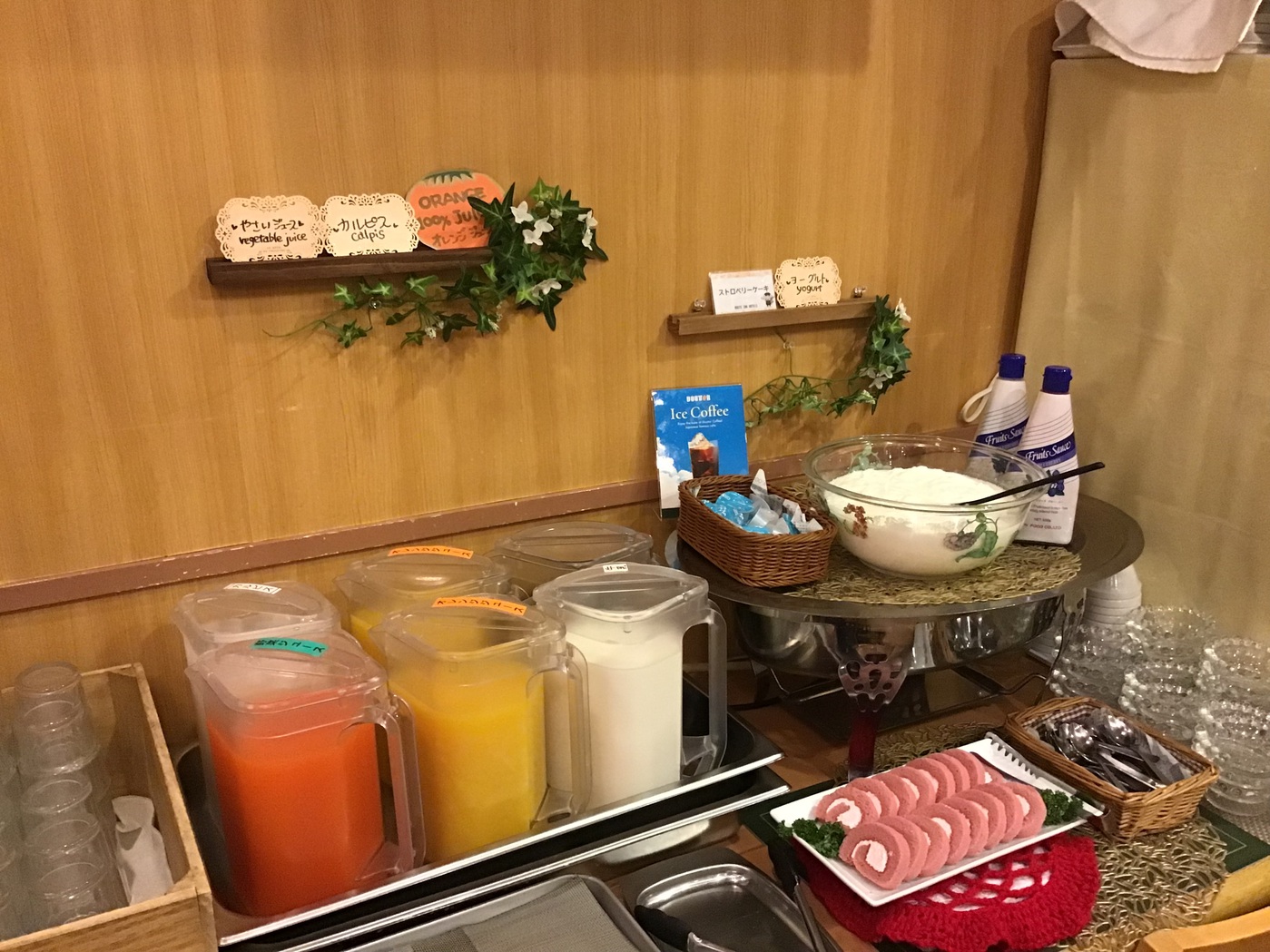 １階『花茶屋』30品目以上の和洋バイキング