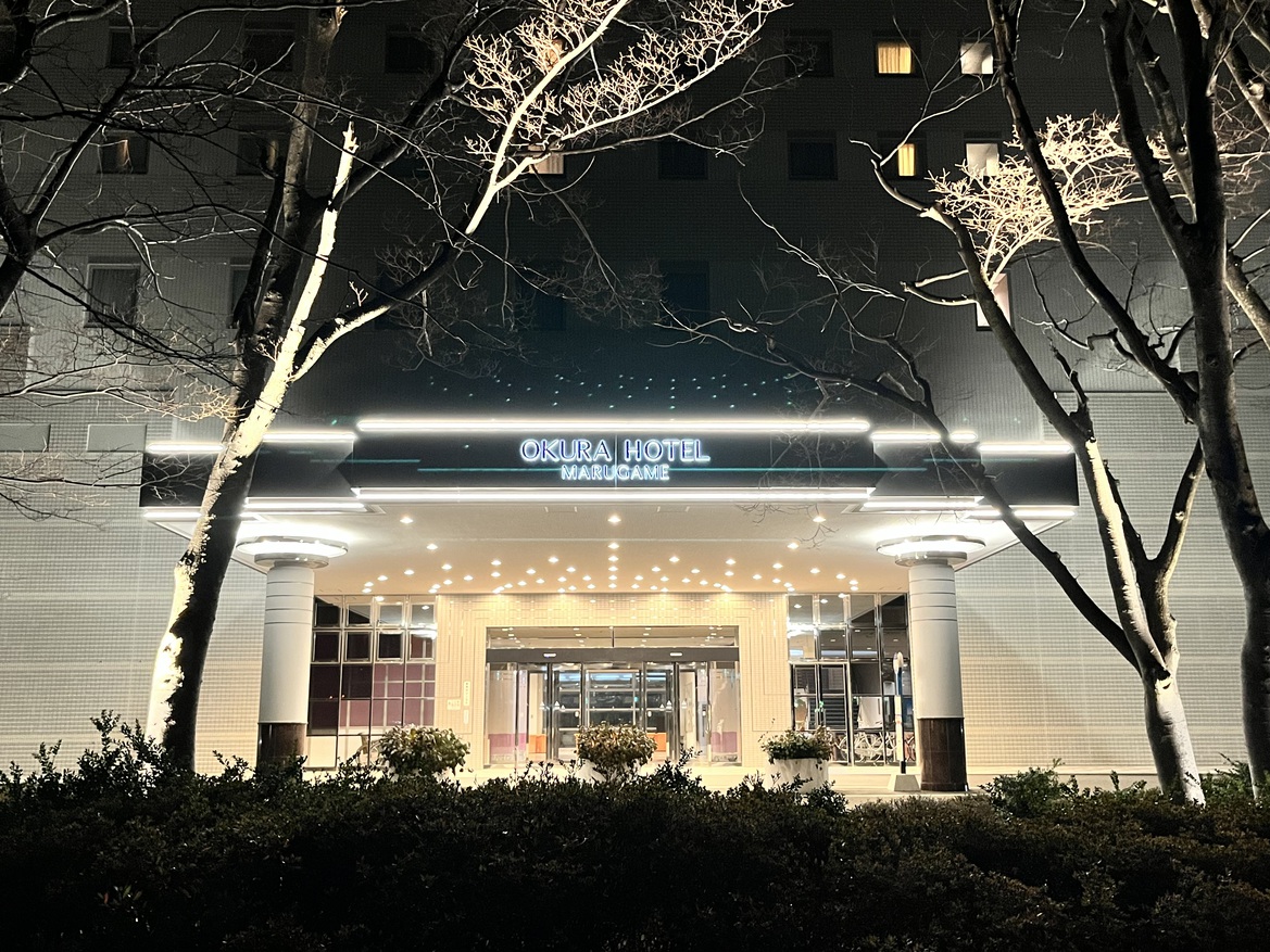夜間外観