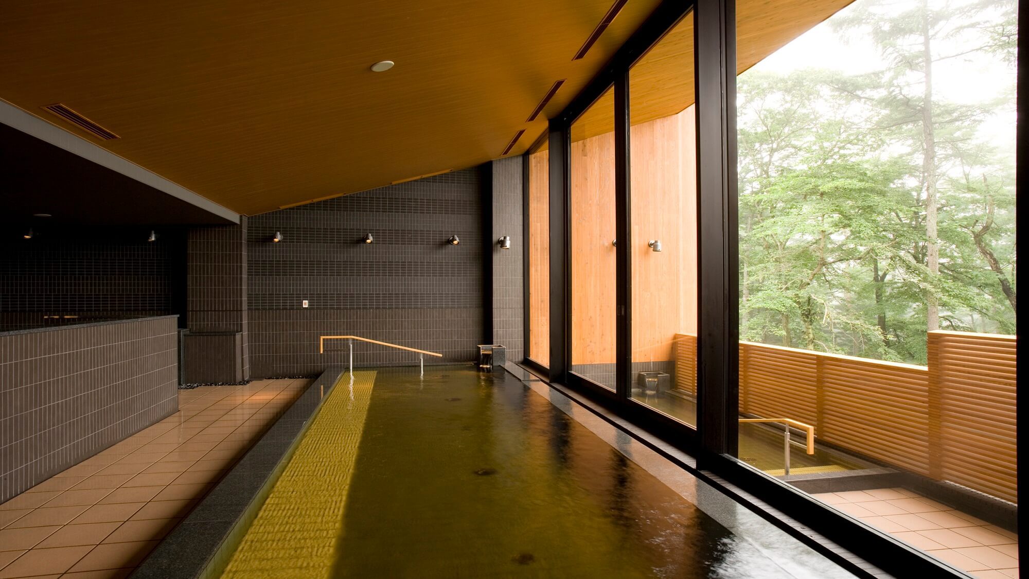 FOREST HOT-SPRING（温泉施設）