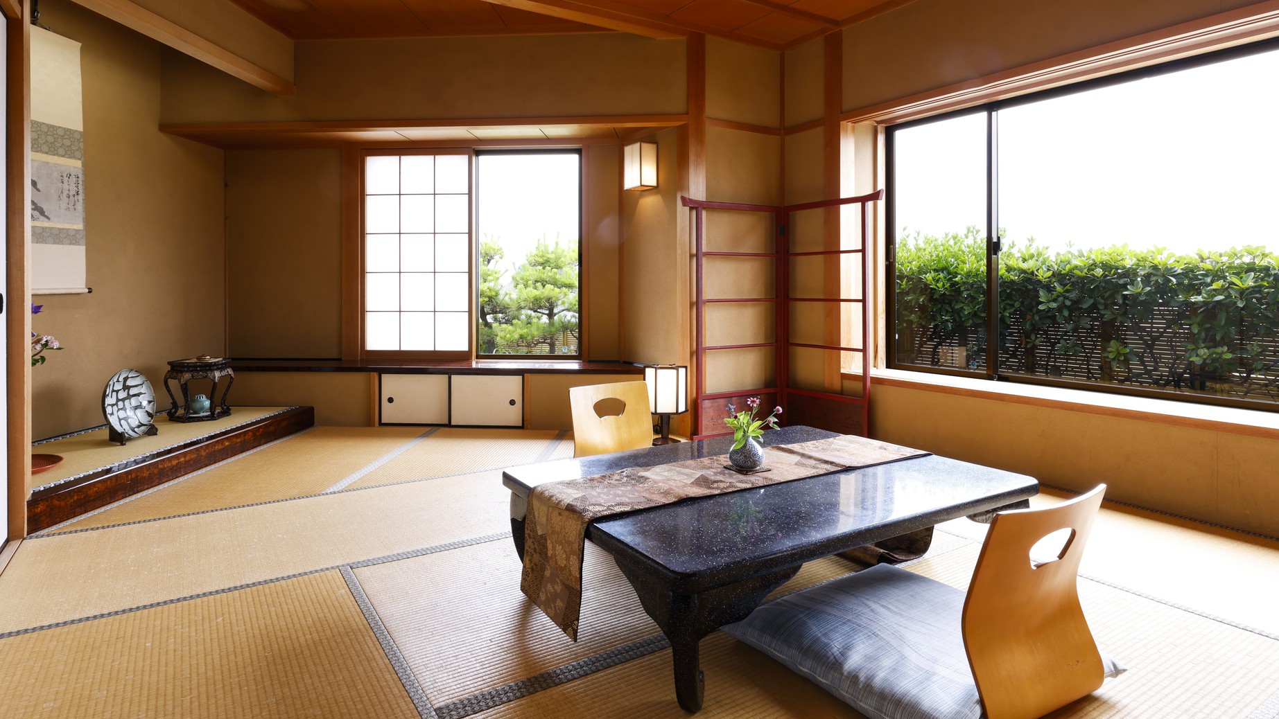 【温泉付・和室「銀波」】客室の温泉風呂からも日本海を一望できます。