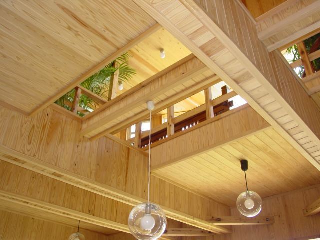 ダイニングの天井吹き抜け