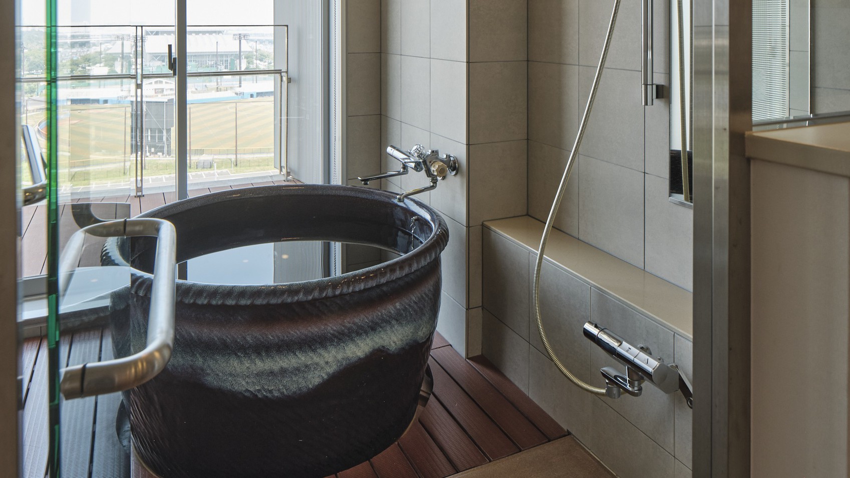 新館：プレミアビュースイートルーム バス