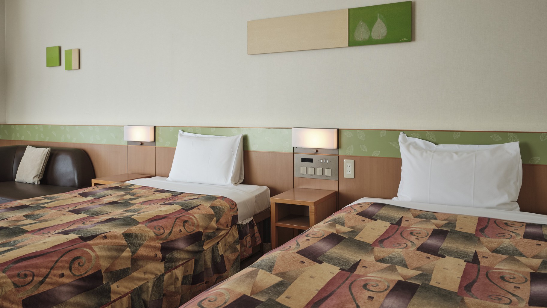 新館：バルコニーコーナールーム