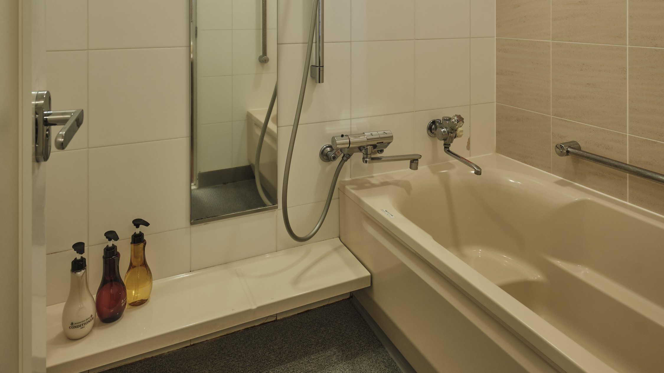 新館：バルコニーコーナールーム バス