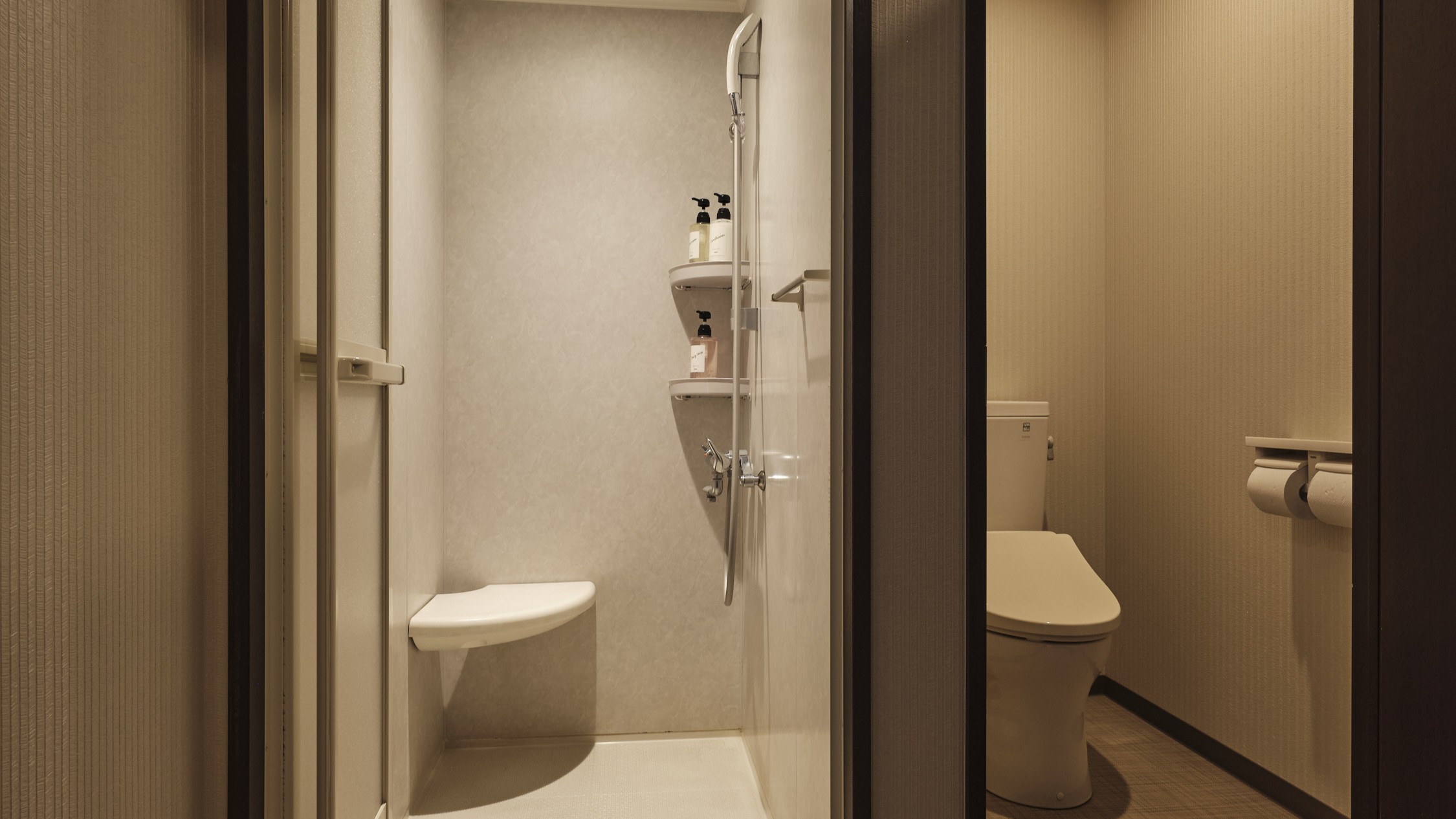 本館：パークサイドルーム シャワーブース・トイレ