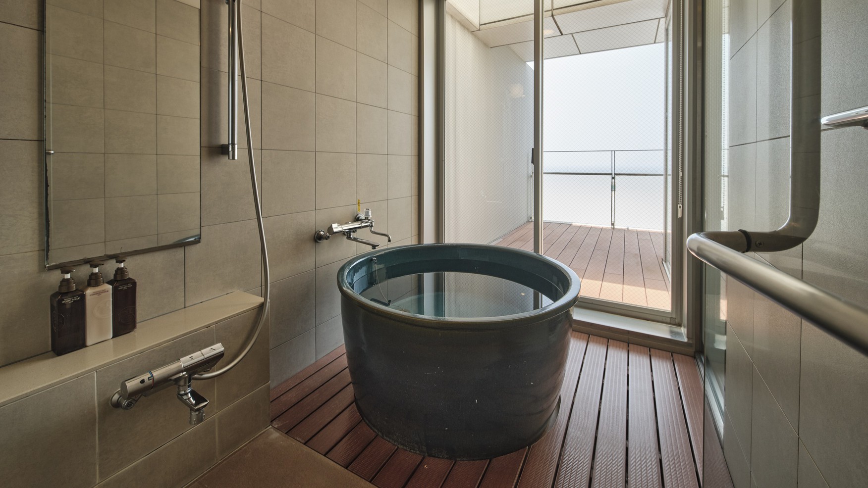 新館：オーシャンビュールーム バス