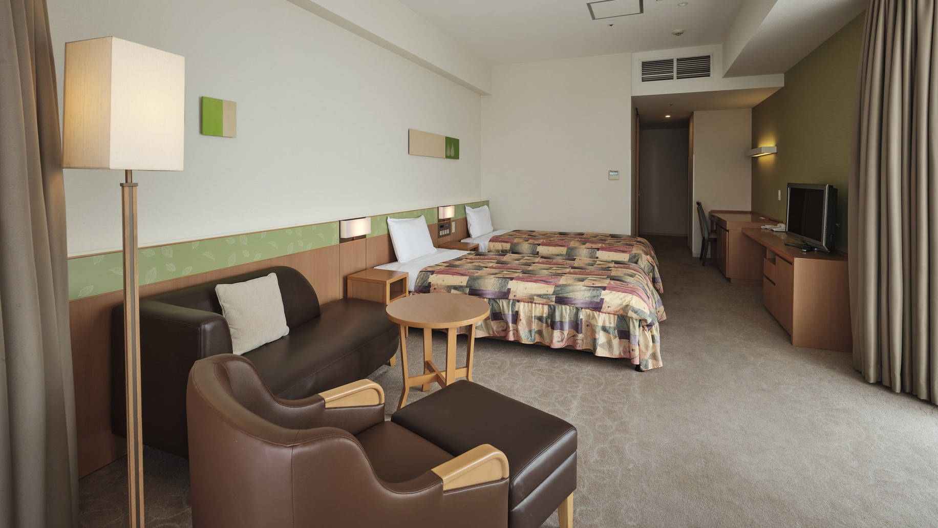 新館：バルコニーコーナールーム