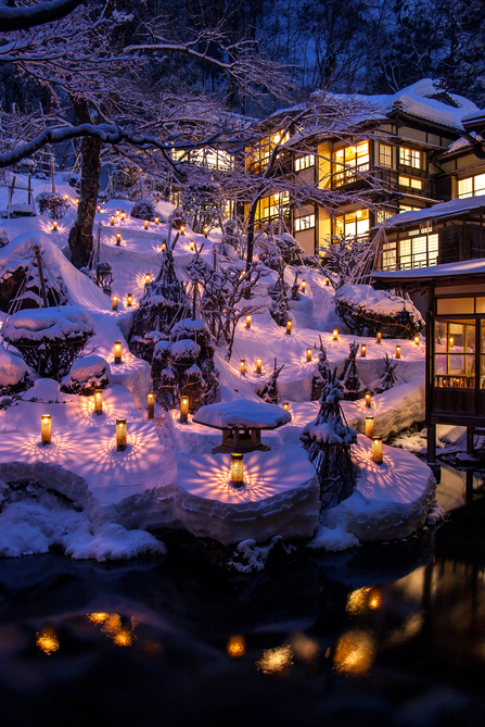 向瀧冬の風物詩「雪見ろうそく」