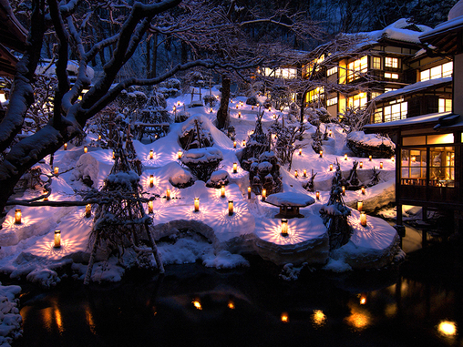 向瀧冬の風物詩「雪見ろうそく」