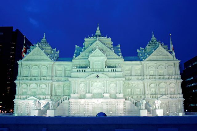 世界的イベント『さっぽろ雪祭り：大通公園（冬）』：徒歩7分