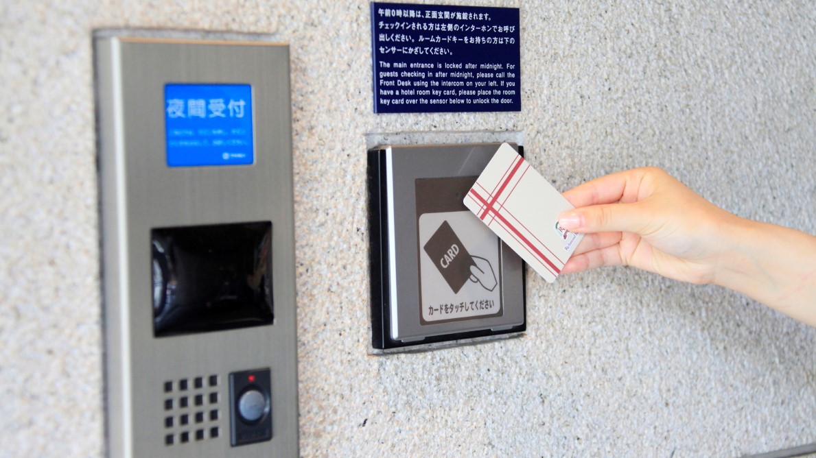 セキュリティ / 24時過ぎるとエントランス防犯上鍵がかかります。