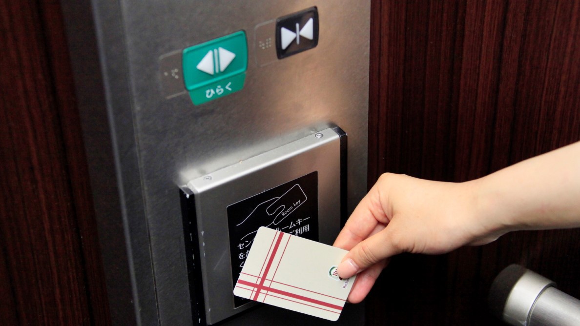 セキュリティ / エレベータ内にセキュリティセンサーがございます。