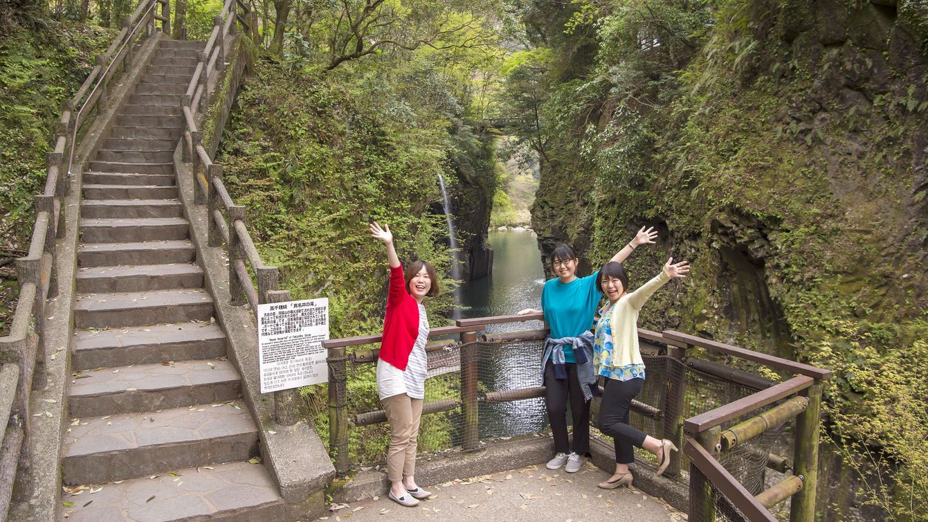 高千穂峡周辺は遊歩道が整備されてるのでゆっくりまわってね♪