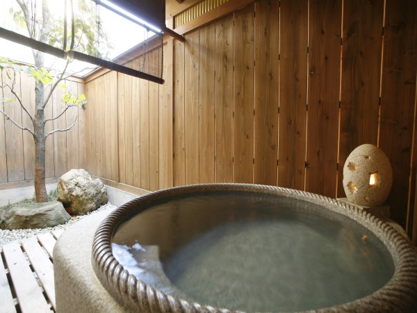 客室の露天風呂の一例
