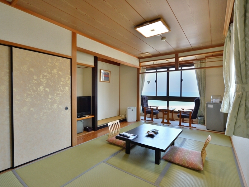 Yuhigaura Onsen Kaisyu Ideally located in the Kyotango area, Yuhigaura Onsen Kaisyu promises a relaxing and wonderful visit. The property offers a high standard of service and amenities to suit the individual needs of all t
