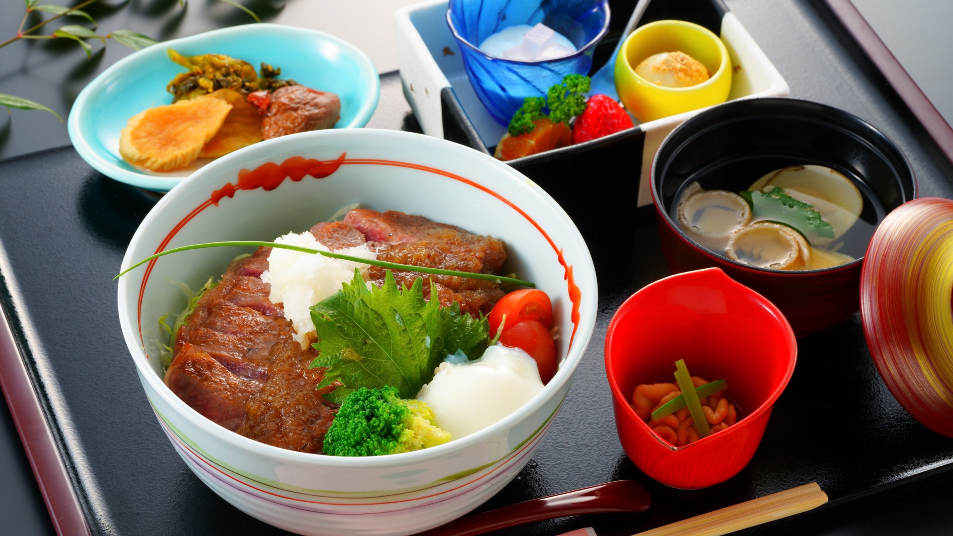 赤牛ロースのステーキ丼