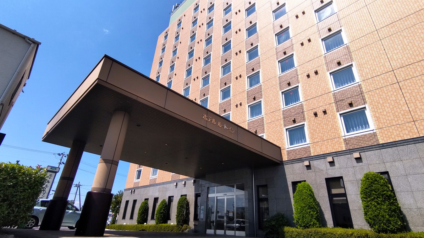 正面玄関大型バスも通り抜け出来ます！