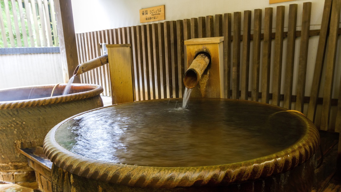 ＜温泉＞露天風呂には壺湯もございます