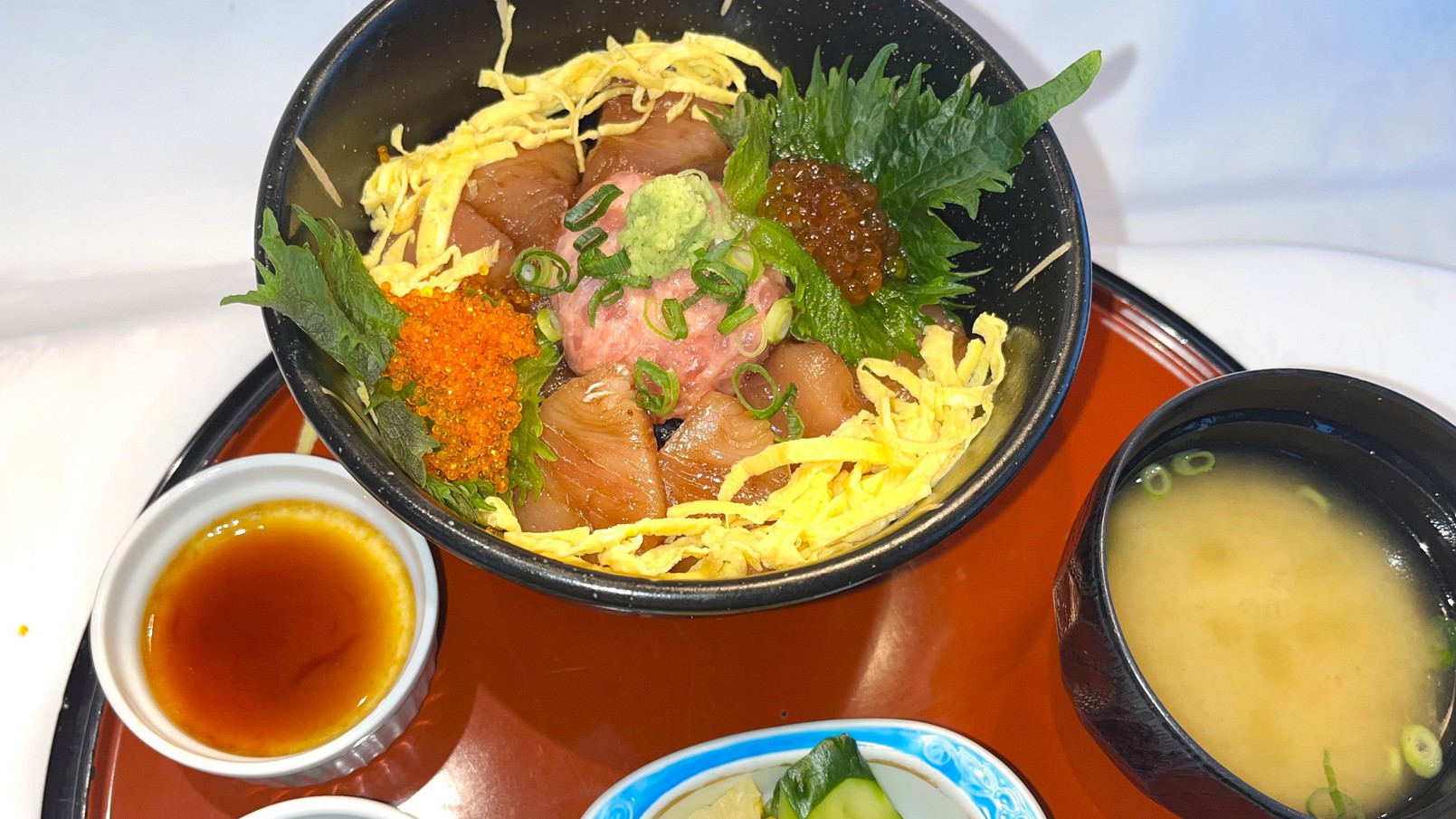 えらべる定食まぐろ漬け丼（いくら・とびこ添え）