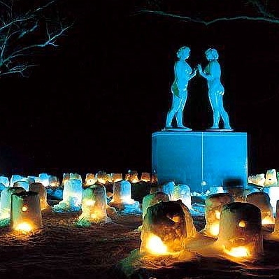十和田湖冬物語灯篭でライトアップされた乙女の像