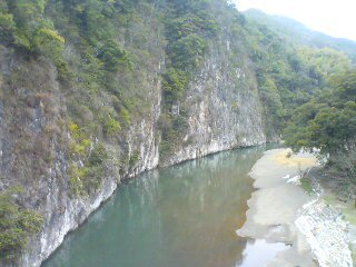 【立神峡】お車で10分石灰岩の岸壁でできた渓谷