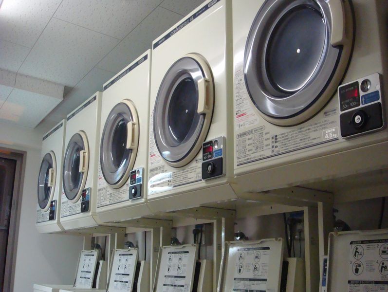 6階にはコインランドリー。洗濯機・乾燥機各5台