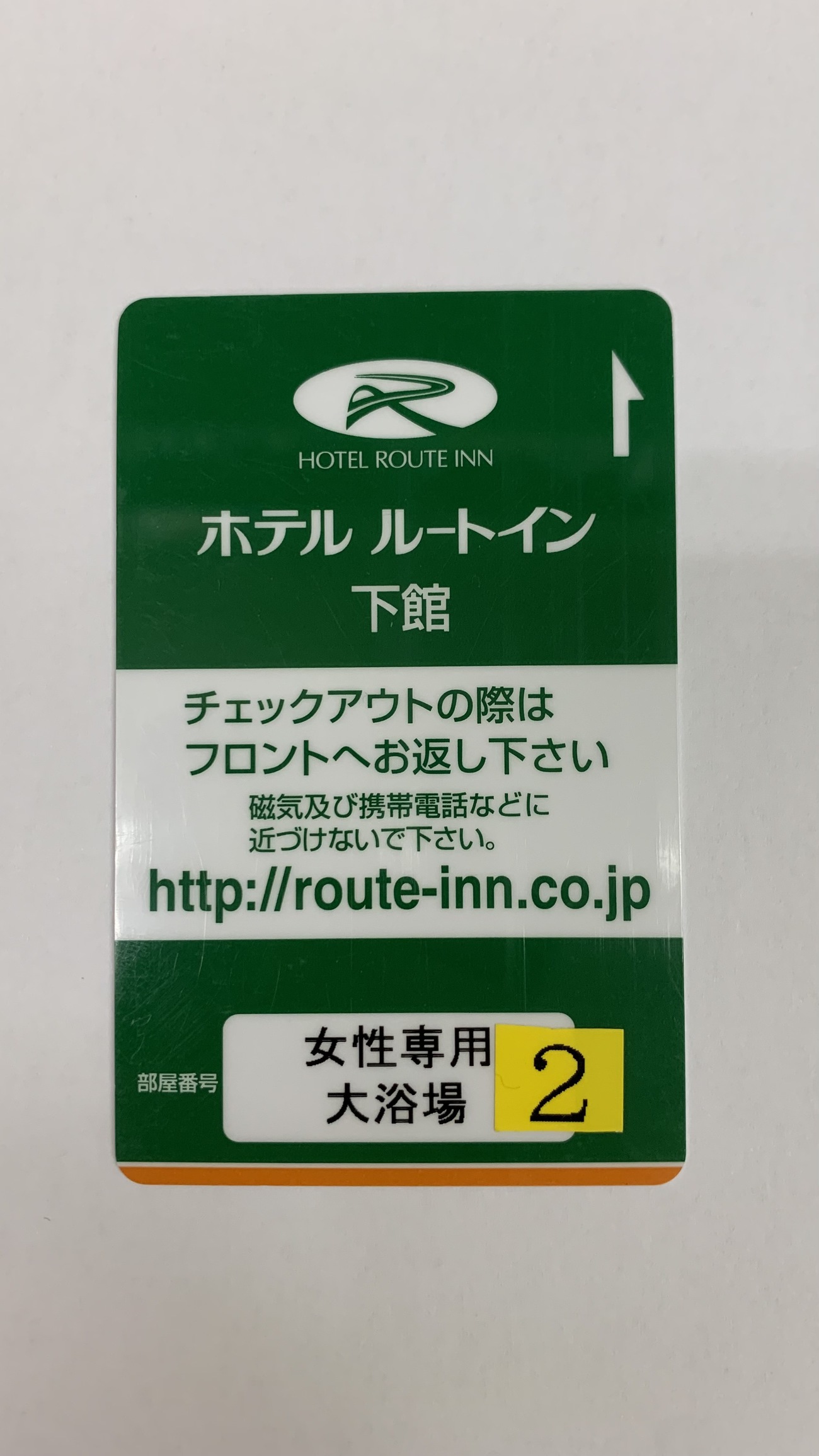 女性大浴場の鍵はフロントで貸し出しております。