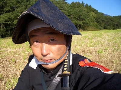 私、オーナーです。NHK新撰組ドラマに官軍役で出た時の衣装です。もちろんエキストラ！ここは撮影多いん