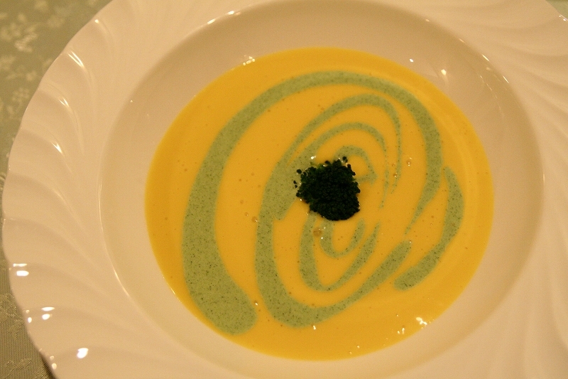 旨味野菜の冷製ポタージュふんわりと仕上げたスフレ風です。