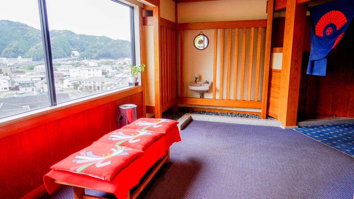  【レストラン】和田山を一望できる見晴らしのいい景色が自慢