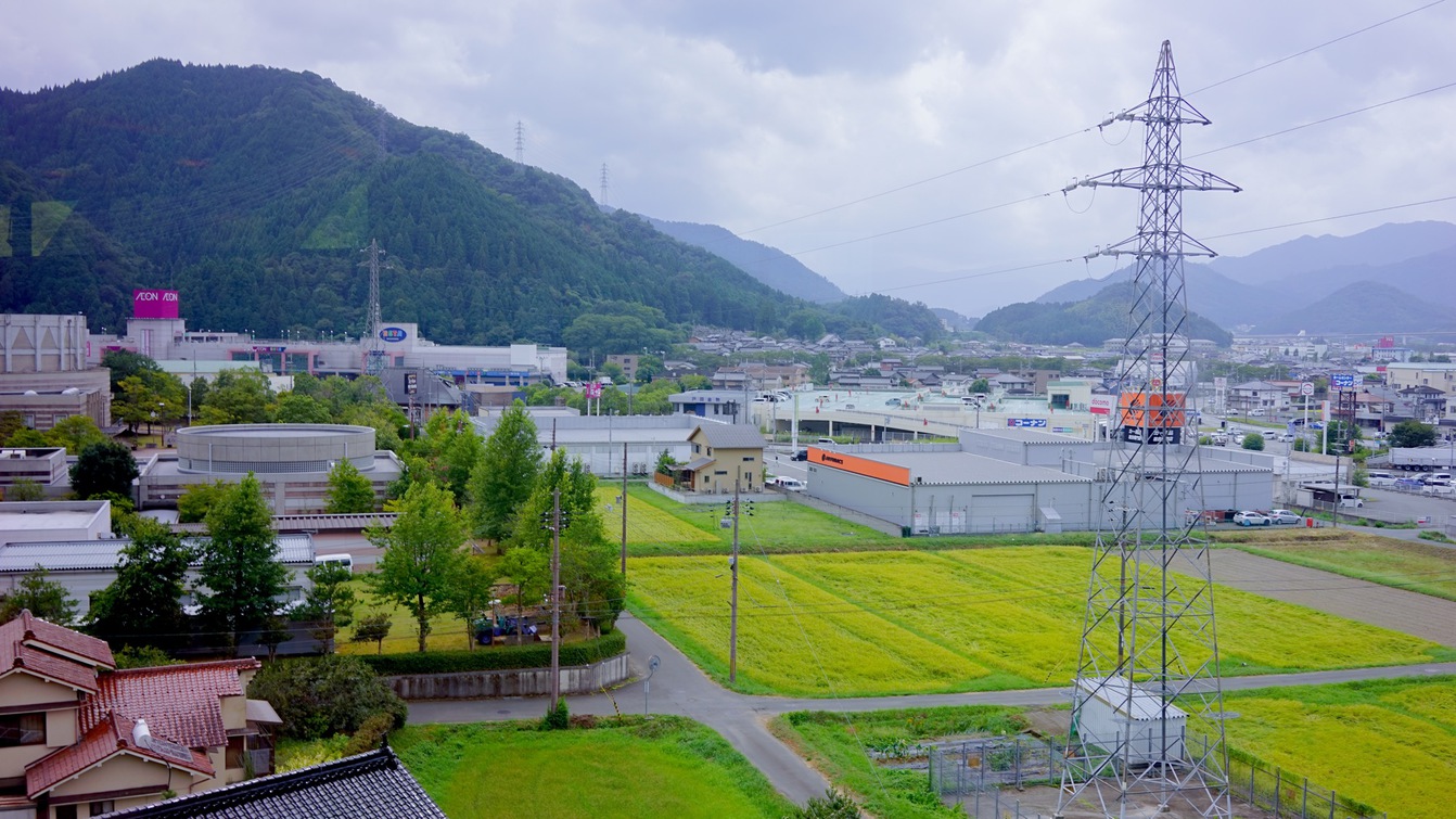  【レストラン】和田山を一望できる見晴らしのいい景色が自慢