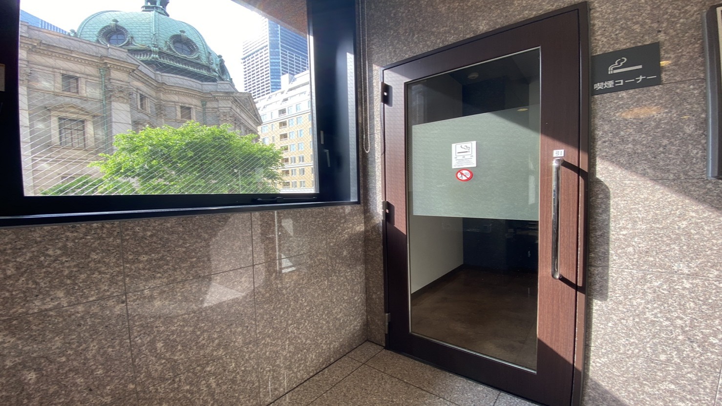 喫煙コーナー（2階ロビー）