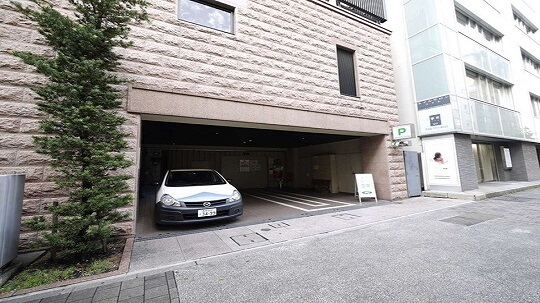 タワー式の立体駐車場高さ制限がございますので、事前に車検証にて高さのご確認をお願い致します