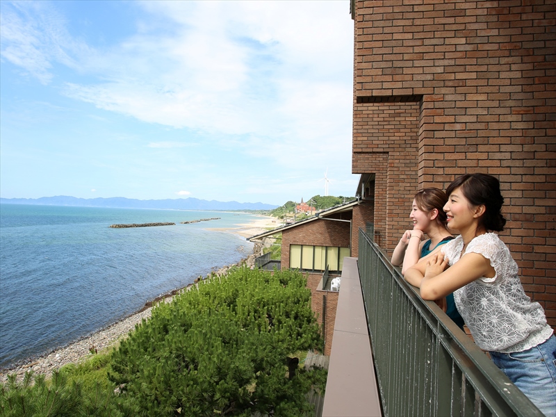 Marine Talaso Izumo Ideally located in the Izumo area, Marine Talaso Izumo promises a relaxing and wonderful visit. Featuring a satisfying list of amenities, guests will find their stay at the property a comfortable one.