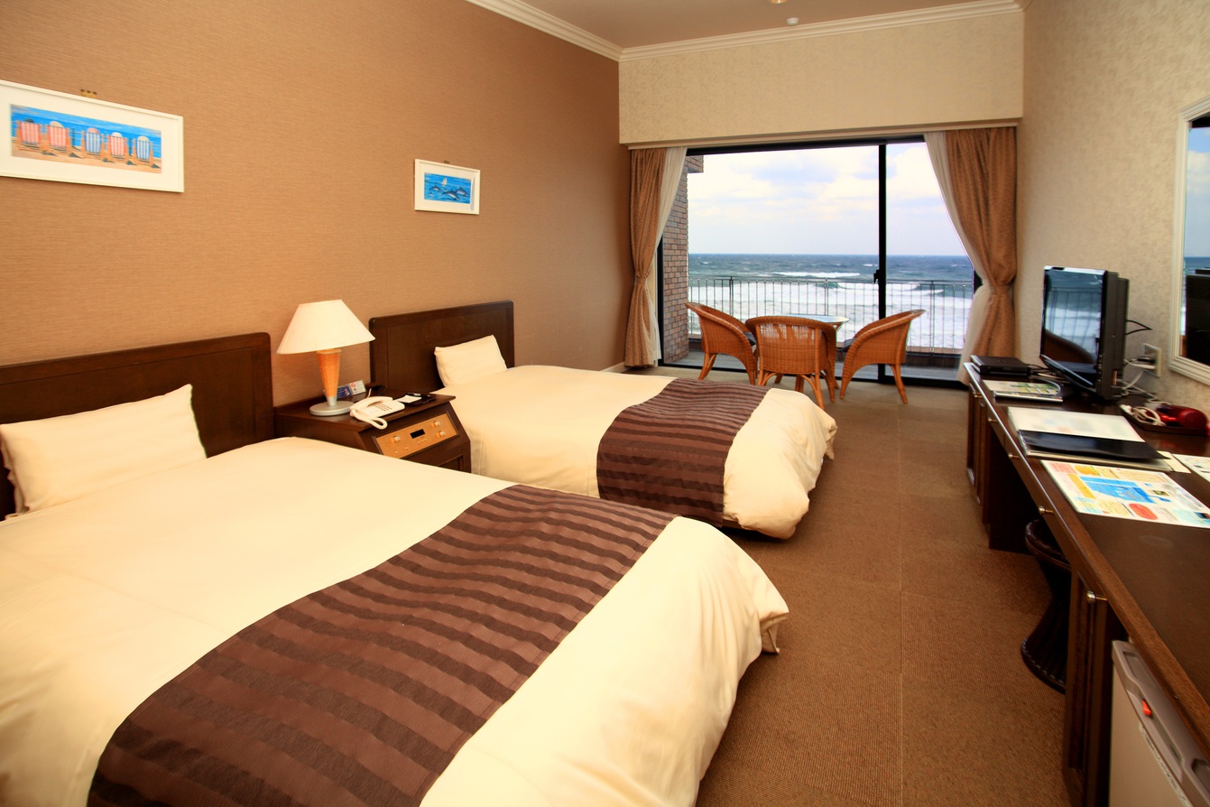 Marine Talaso Izumo Ideally located in the Izumo area, Marine Talaso Izumo promises a relaxing and wonderful visit. Featuring a satisfying list of amenities, guests will find their stay at the property a comfortable one.