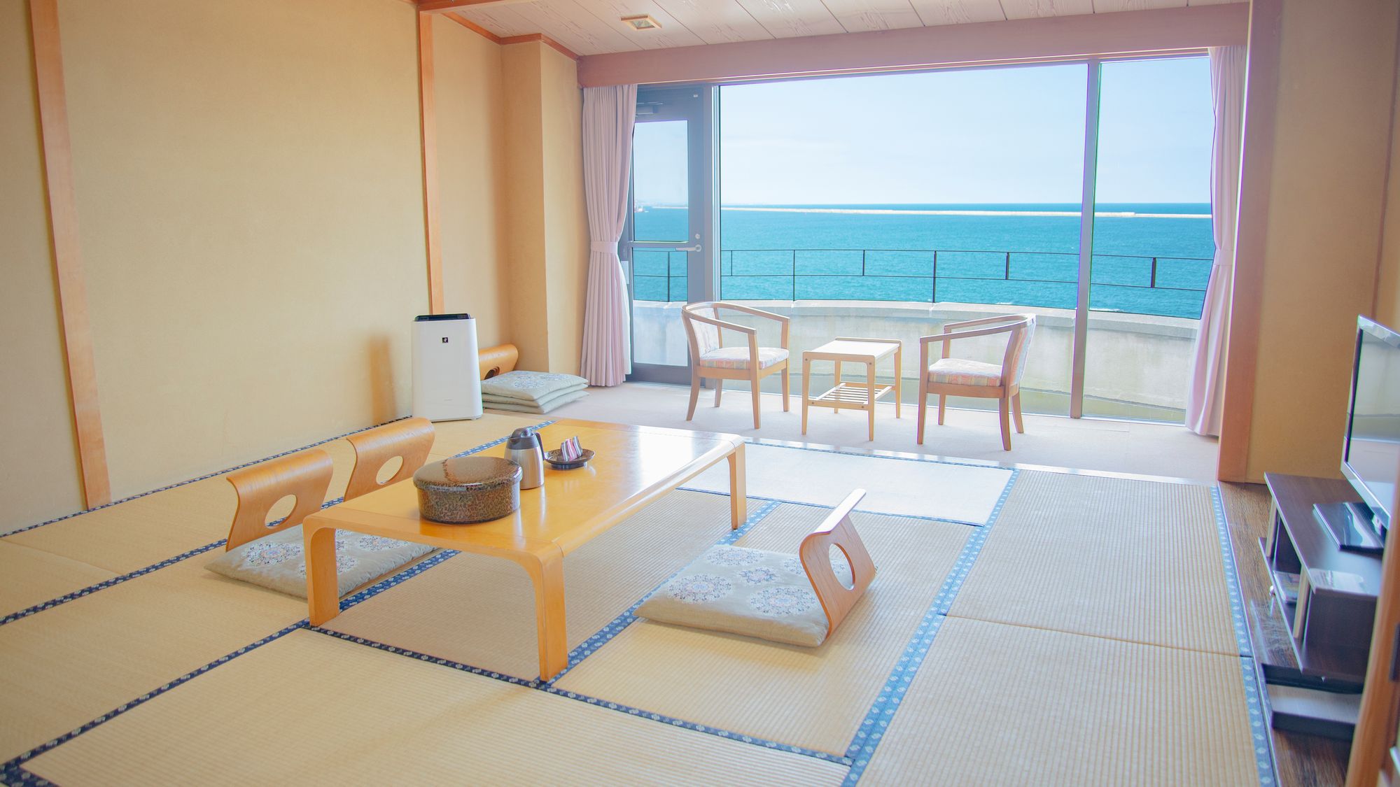 Isozaki Onsen Hotel New Hakuaki Isozaki Onsen Hotel New Hakuaki is perfectly located for both business and leisure guests in Hitachinaka. Offering a variety of facilities and services, the property provides all you need for a good n