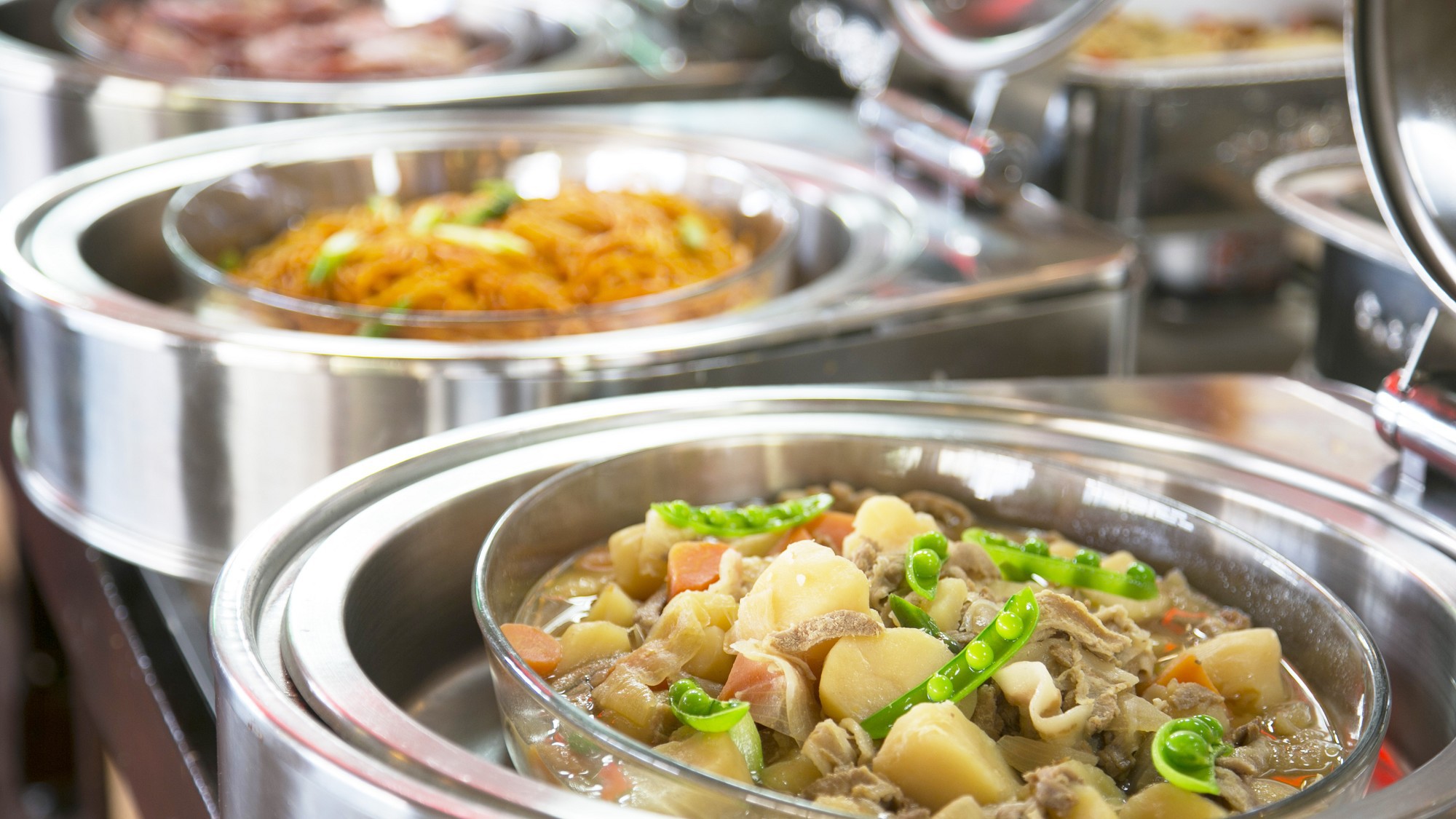 【朝食】できるだけ地元の食材を使い、郷土の味を皆さまにお届けしようと思っています。