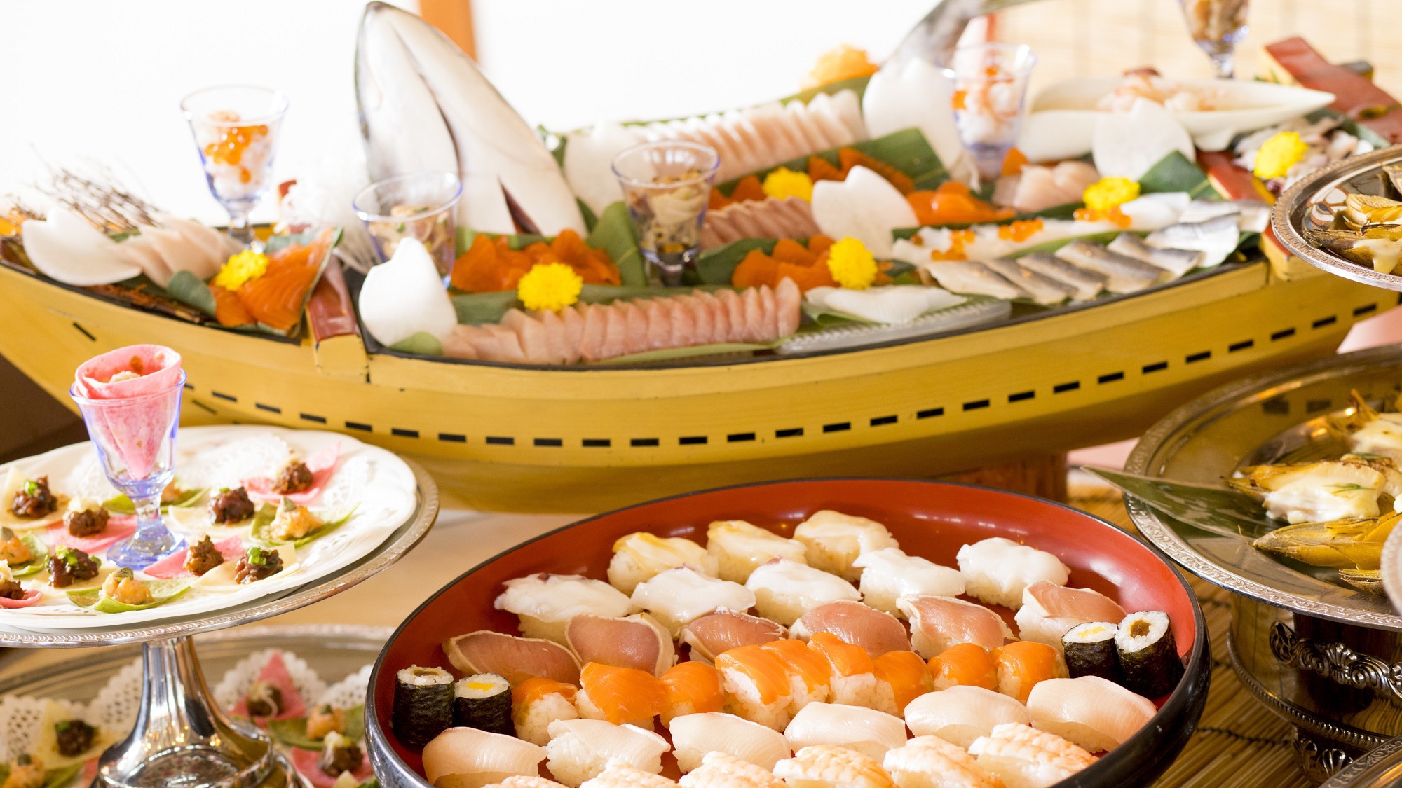 【夕食】信州サーモンを使用した握り寿司一式と、信州サーモンのちらし寿司が日替わりで夕食に登場